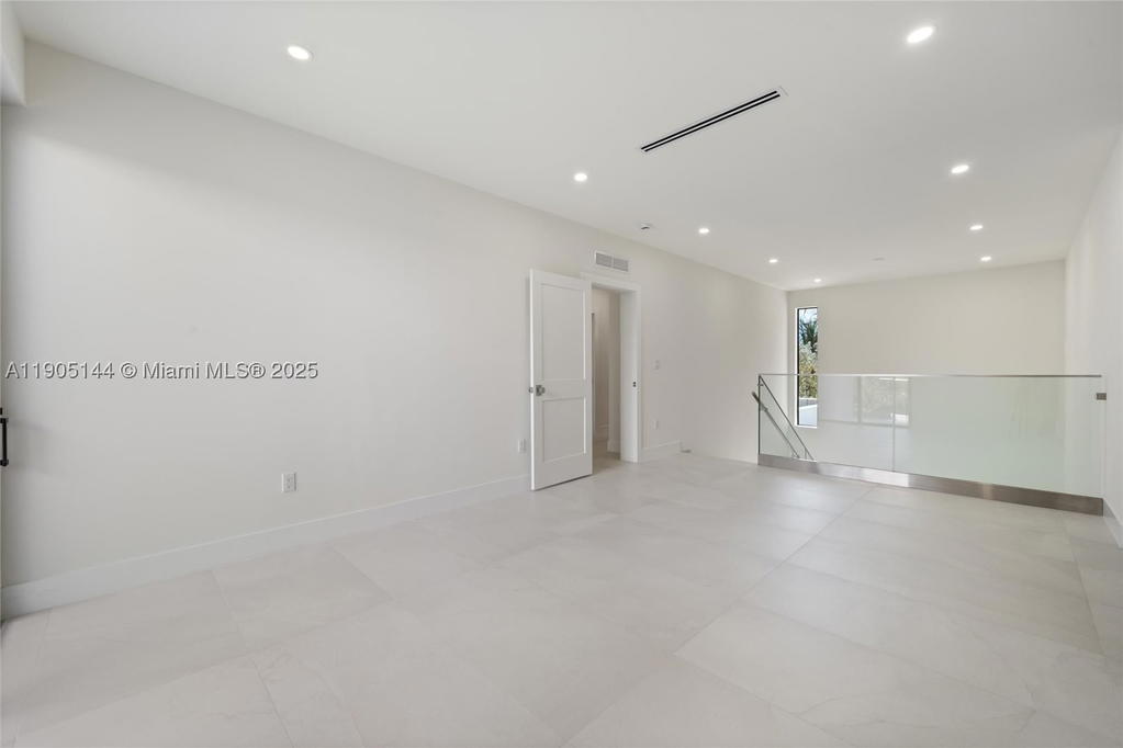 Real estate property located at 2127 11th Ter, Miami-dade, Ohio Grove, Miami, FL