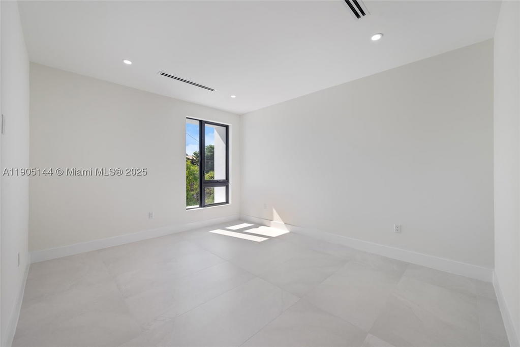 Real estate property located at 2127 11th Ter, Miami-dade, Ohio Grove, Miami, FL