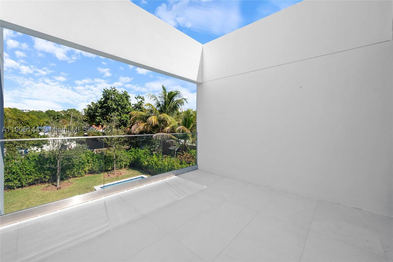 Real estate property located at 2127 11th Ter, Miami-dade, Ohio Grove, Miami, FL