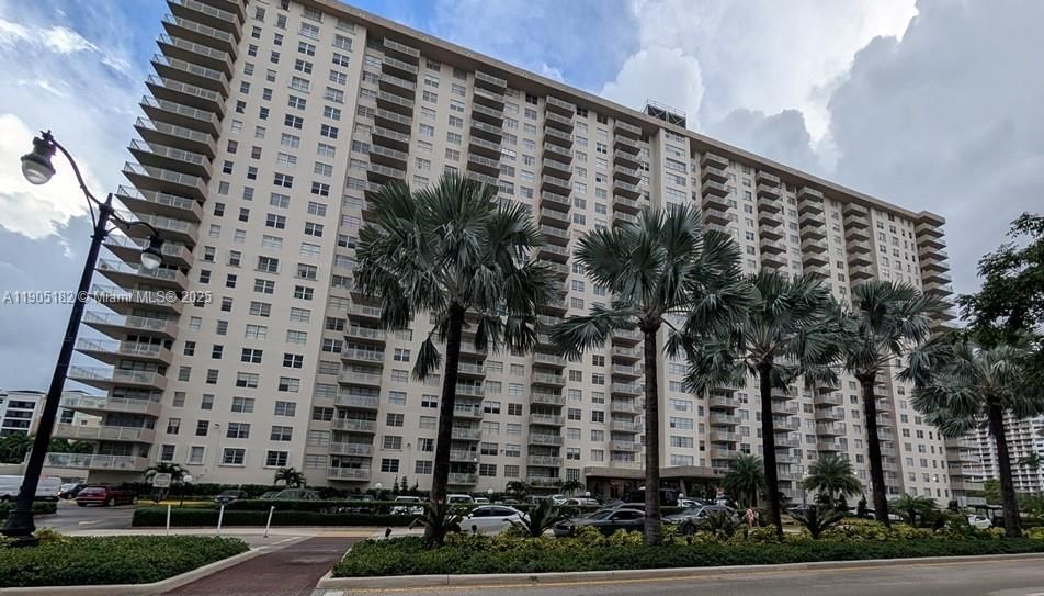 Real estate property located at 250 174th St #317, Miami-dade, Winston Towers 100 Condo, Sunny Isles Beach, FL
