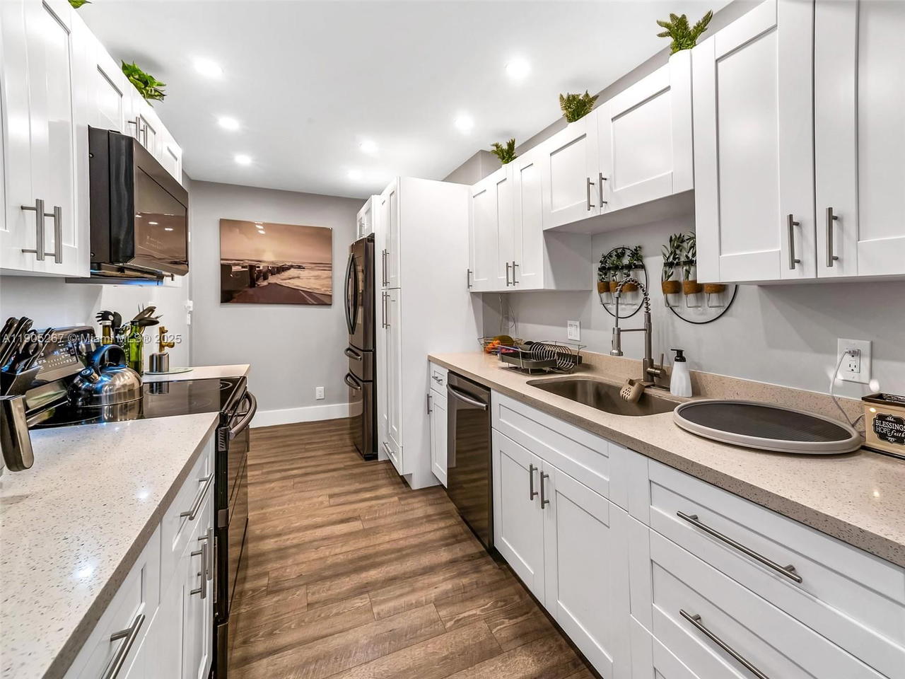 Real estate property located at 3800 Hillcrest Dr #907, Broward, Hillcrest East No 25 Cond, Hollywood, FL