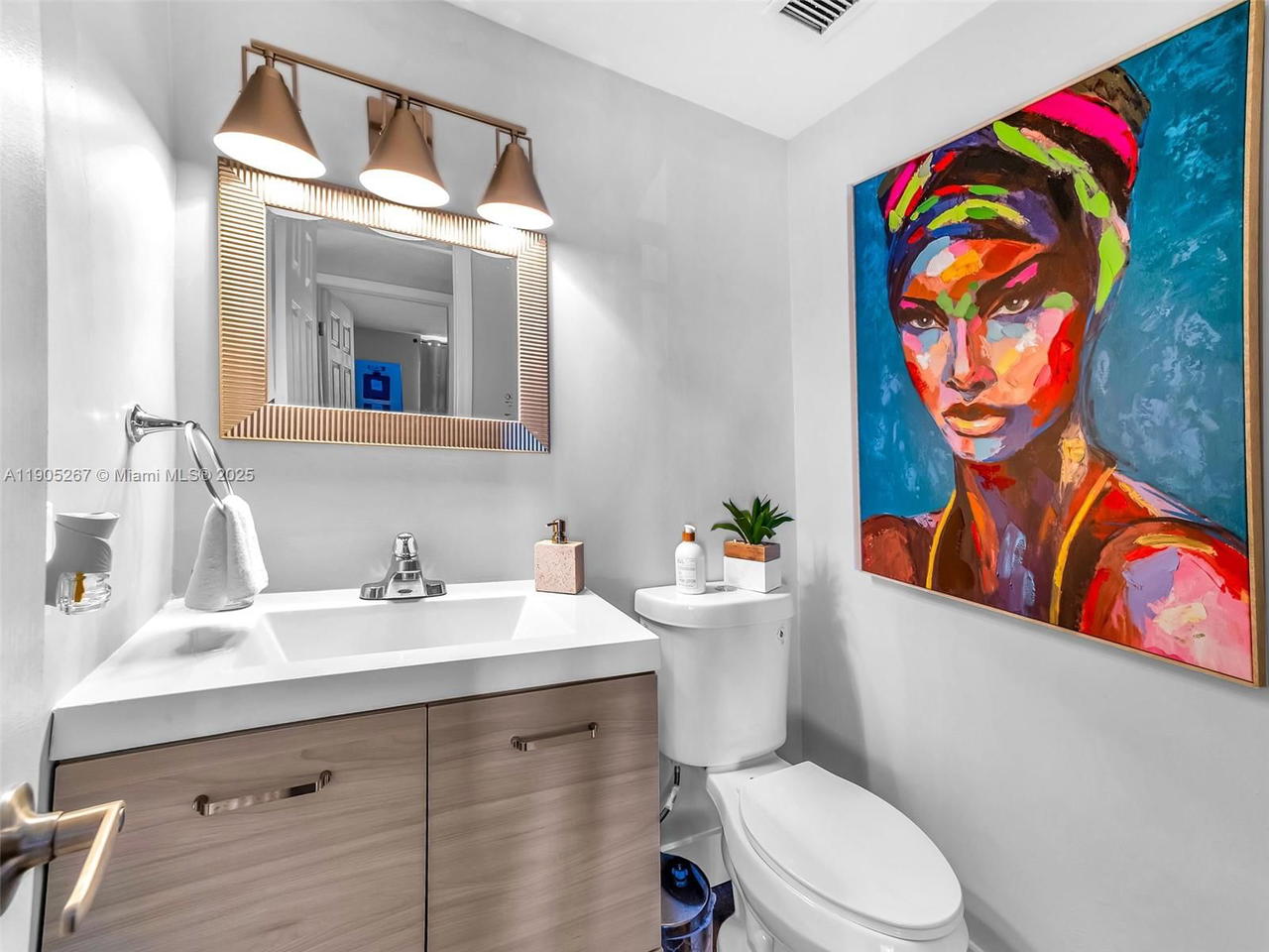 Real estate property located at 3800 Hillcrest Dr #907, Broward, Hillcrest East No 25 Cond, Hollywood, FL