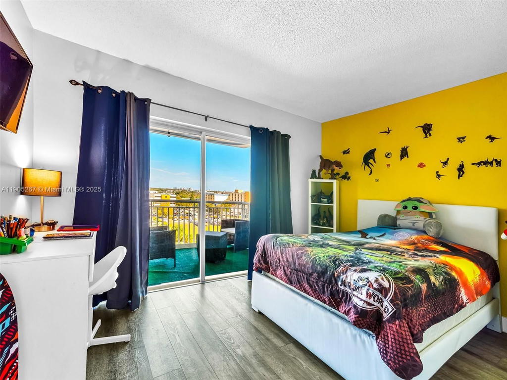 Real estate property located at 3800 Hillcrest Dr #907, Broward, Hillcrest East No 25 Cond, Hollywood, FL