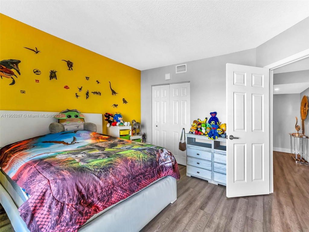 Real estate property located at 3800 Hillcrest Dr #907, Broward, Hillcrest East No 25 Cond, Hollywood, FL