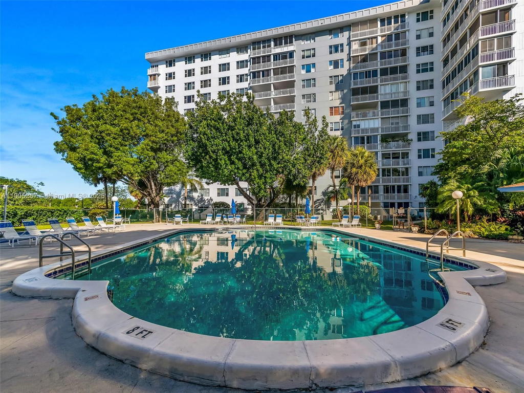 Real estate property located at 3800 Hillcrest Dr #907, Broward, Hillcrest East No 25 Cond, Hollywood, FL