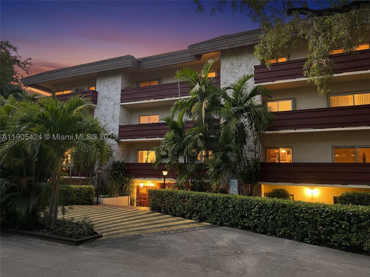 Real estate property located at 1205 Mariposa Ave #402, Miami-dade, Villa Capri Condo, Coral Gables, FL