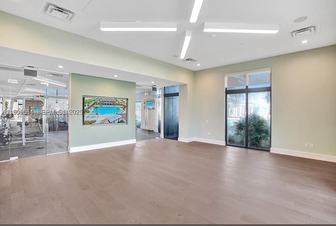 Real estate property located at 8156 43rd St, Miami-dade, Downtown Doral South Phas, Doral, FL