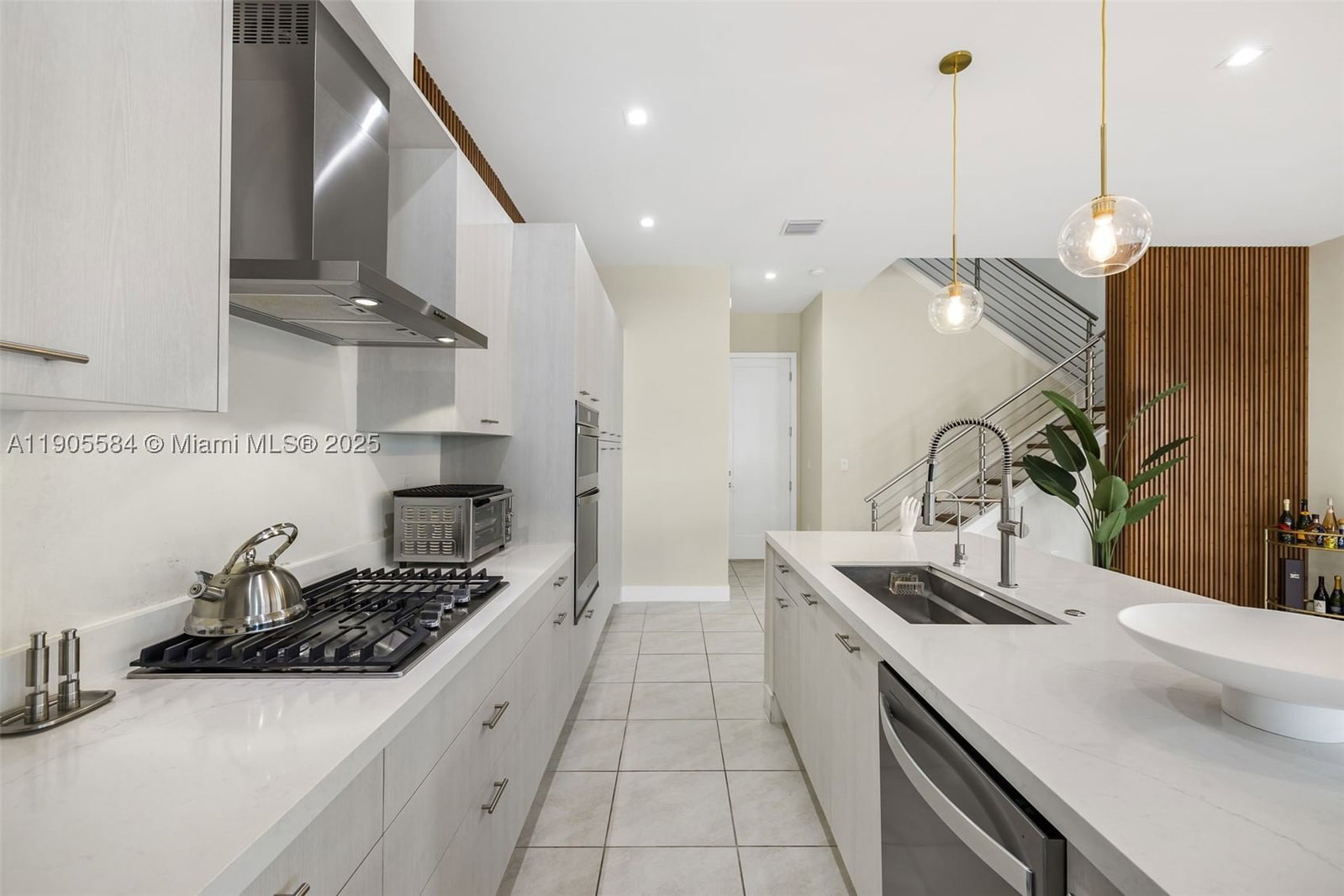 Real estate property located at 8156 43rd St, Miami-dade, Downtown Doral South Phas, Doral, FL
