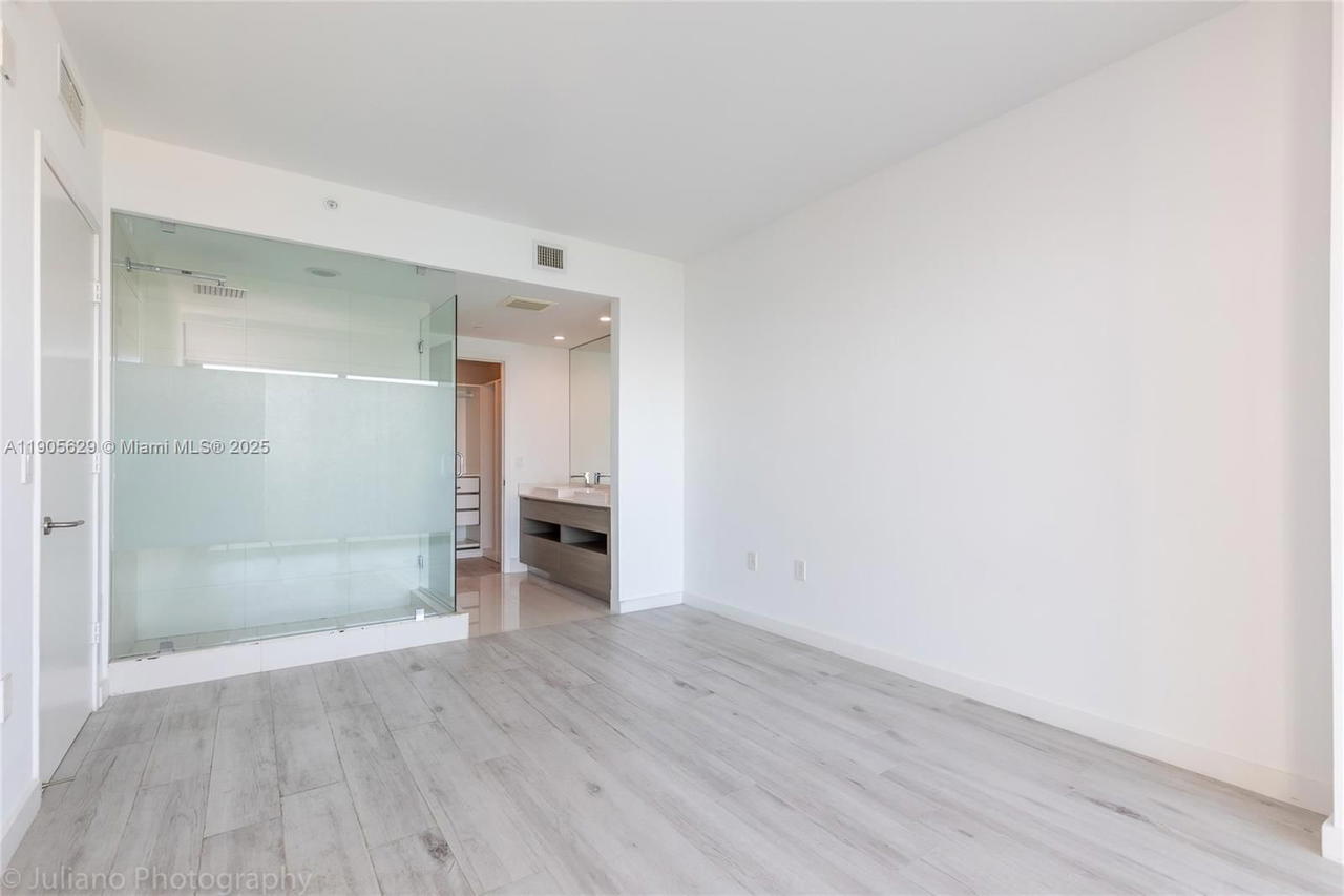 Real estate property located at 460 28th St #1905, Miami-dade, Icon Bay Condo, Miami, FL