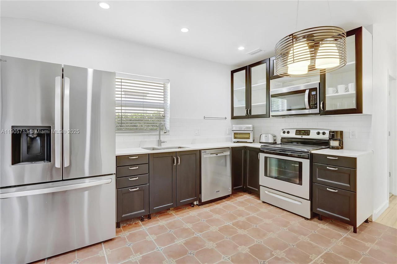 Real estate property located at 912 Wallace St., Miami-dade, Tamiami Place Plan No 3, Coral Gables, FL