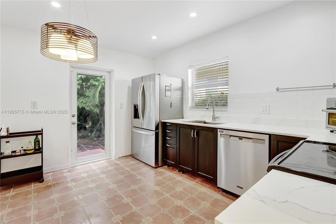 Real estate property located at 912 Wallace St., Miami-dade, Tamiami Place Plan No 3, Coral Gables, FL