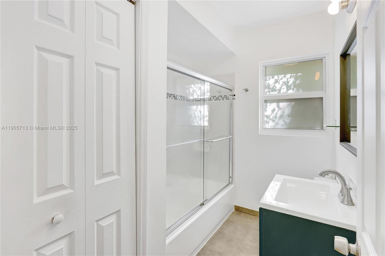 Real estate property located at 912 Wallace St., Miami-dade, Tamiami Place Plan No 3, Coral Gables, FL