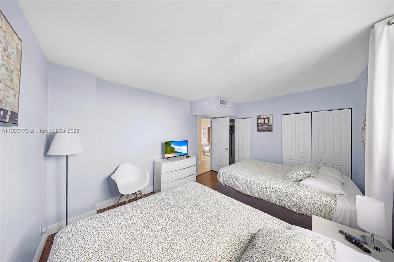 Real estate property located at 3801 Ocean Dr #15R, Broward, Tides On Hollywood Beach, Hollywood, FL
