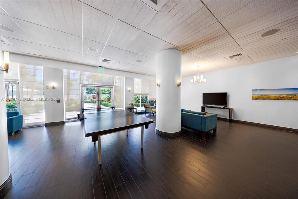 Real estate property located at 3801 Ocean Dr #15R, Broward, Tides On Hollywood Beach, Hollywood, FL