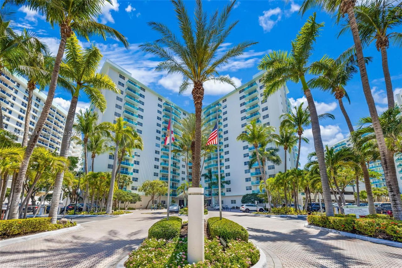Real estate property located at 3801 Ocean Dr #15R, Broward, Tides On Hollywood Beach, Hollywood, FL