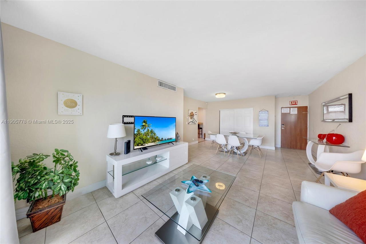 Real estate property located at 3801 Ocean Dr #15R, Broward, Tides On Hollywood Beach, Hollywood, FL