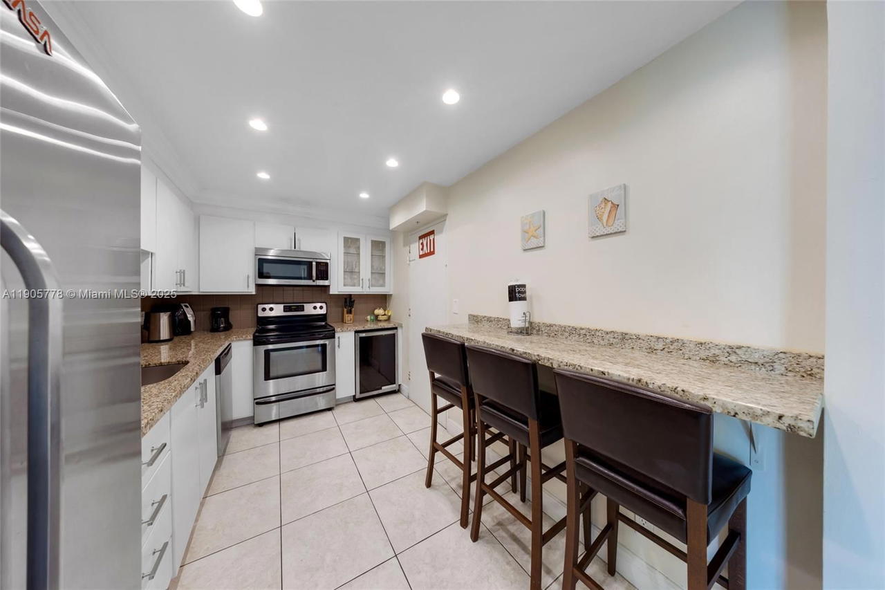Real estate property located at 3801 Ocean Dr #15R, Broward, Tides On Hollywood Beach, Hollywood, FL