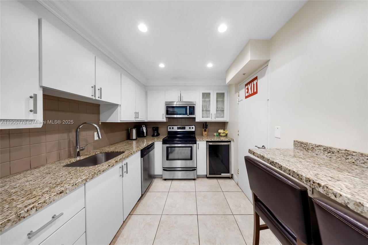 Real estate property located at 3801 Ocean Dr #15R, Broward, Tides On Hollywood Beach, Hollywood, FL