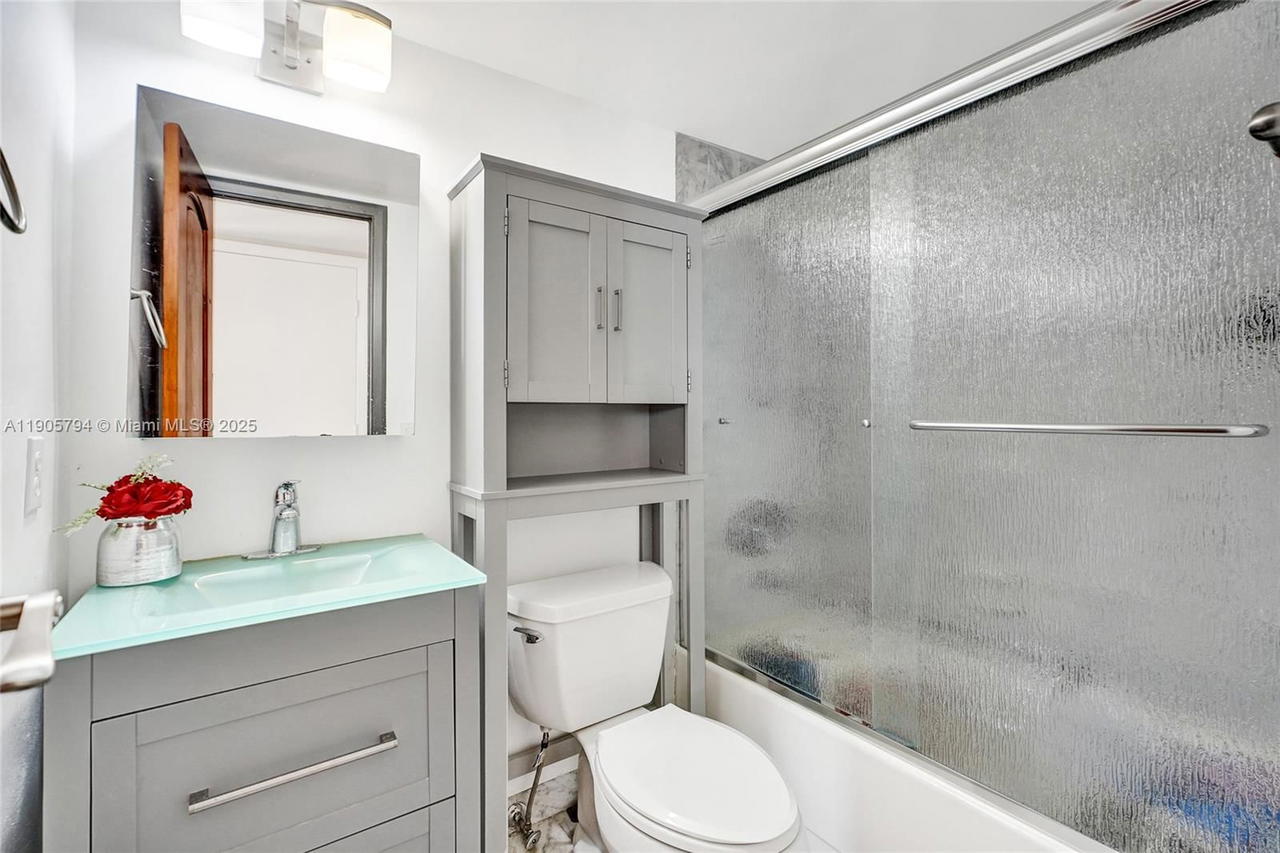 Real estate property located at 2301 Ocean Dr #907, Broward, Catania Condo, Hollywood, FL