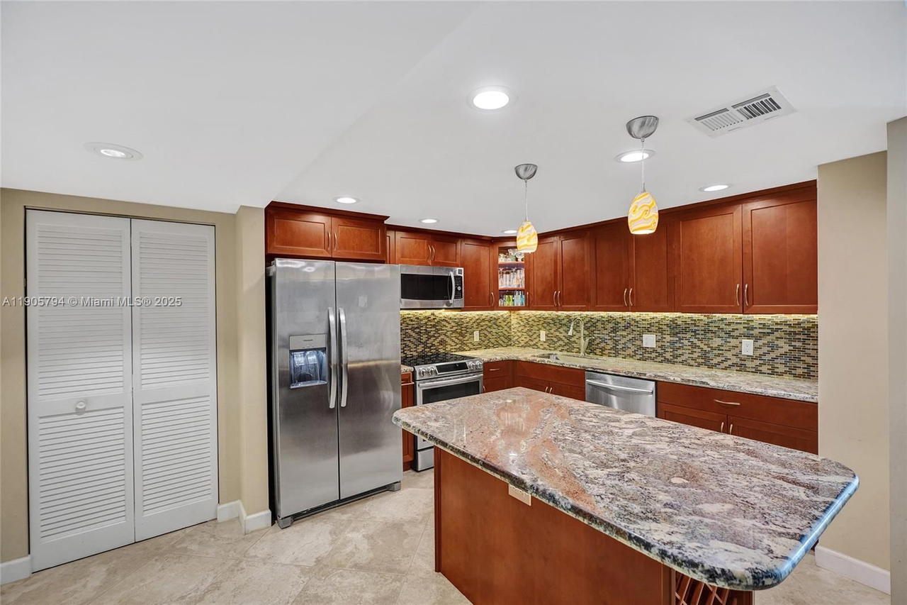 Real estate property located at 2301 Ocean Dr #907, Broward, Catania Condo, Hollywood, FL