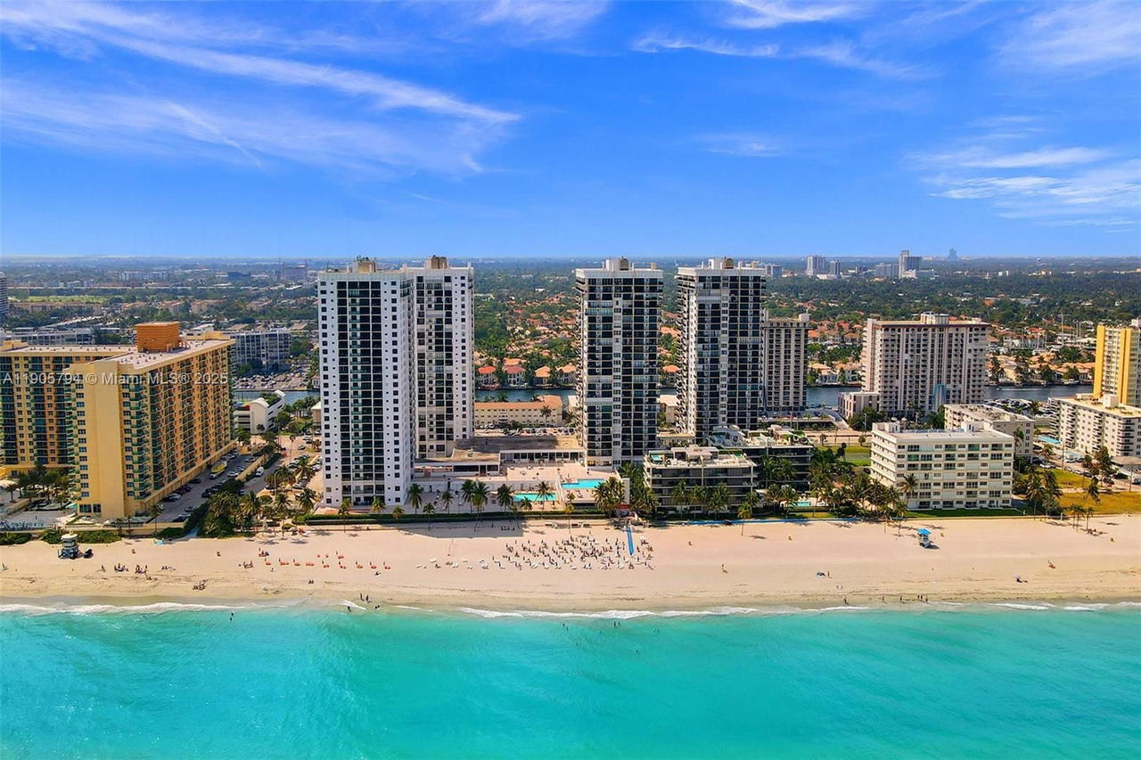 Real estate property located at 2301 Ocean Dr #907, Broward, Catania Condo, Hollywood, FL