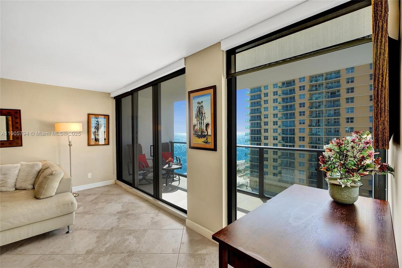 Real estate property located at 2301 Ocean Dr #907, Broward, Catania Condo, Hollywood, FL