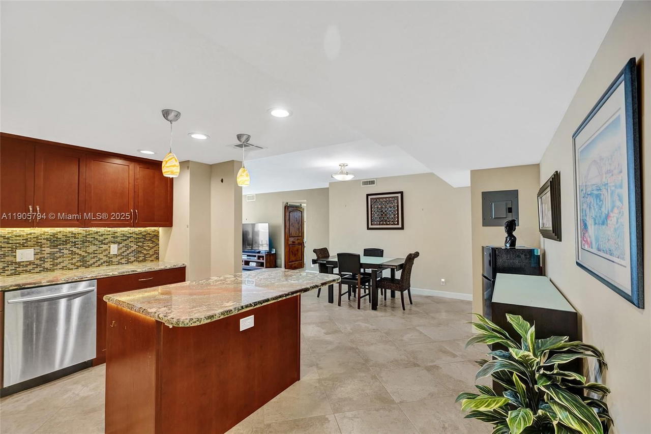 Real estate property located at 2301 Ocean Dr #907, Broward, Catania Condo, Hollywood, FL