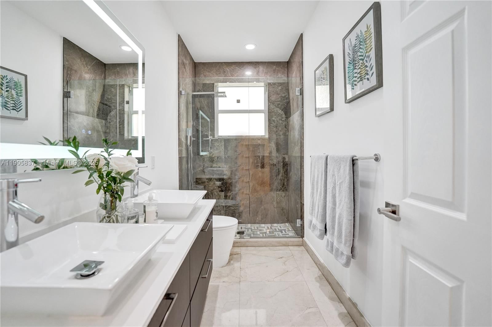 Real estate property located at 2557 Montclaire Cir, Broward, Montclaire, Weston, FL