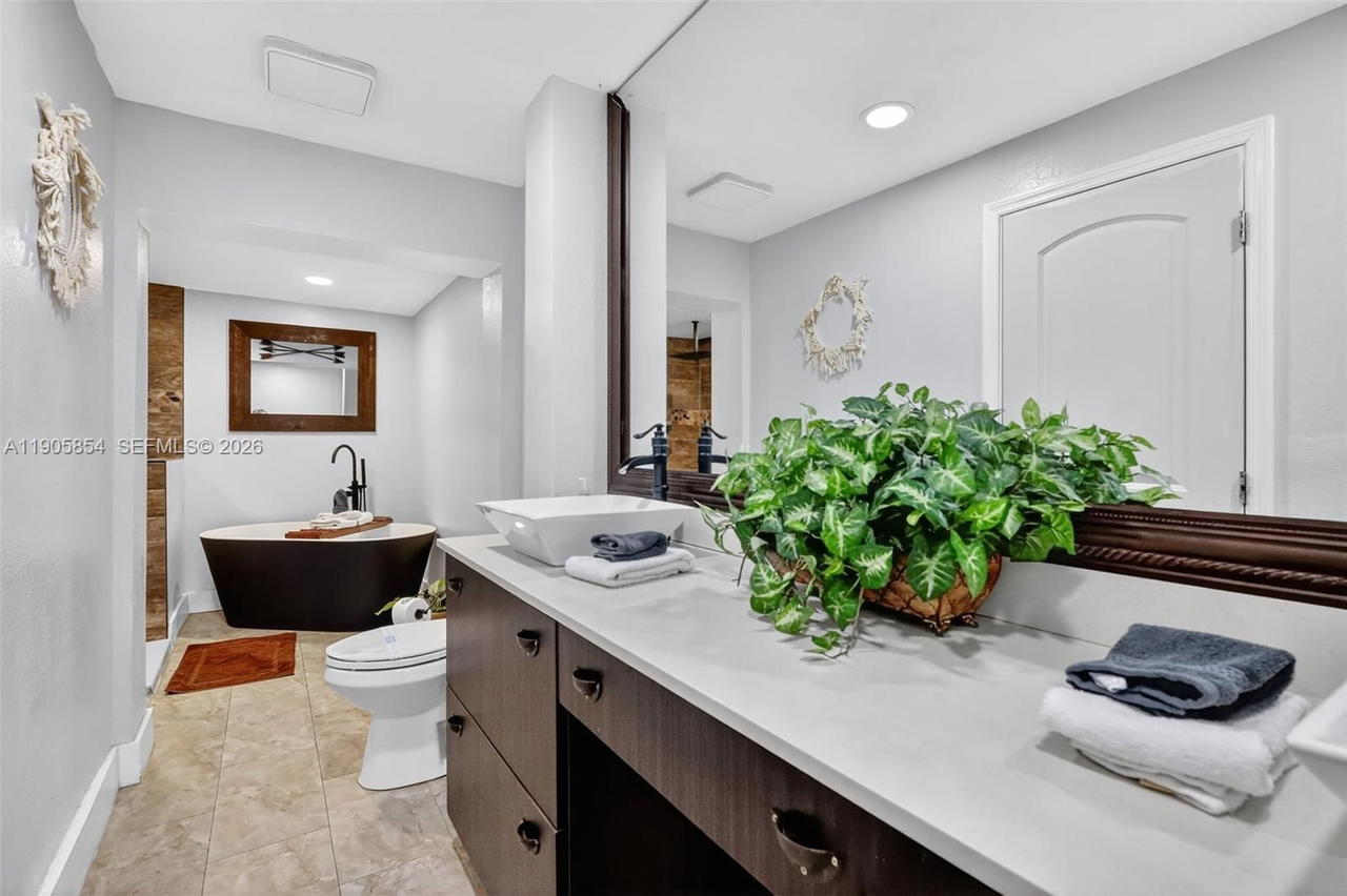 Real estate property located at 1949 Wiley St, Broward, Hollywood View, Hollywood, FL