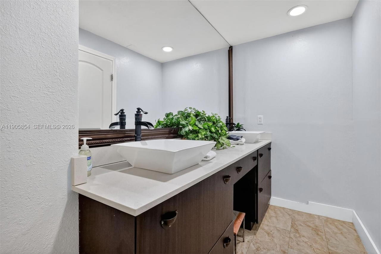 Real estate property located at 1949 Wiley St, Broward, Hollywood View, Hollywood, FL