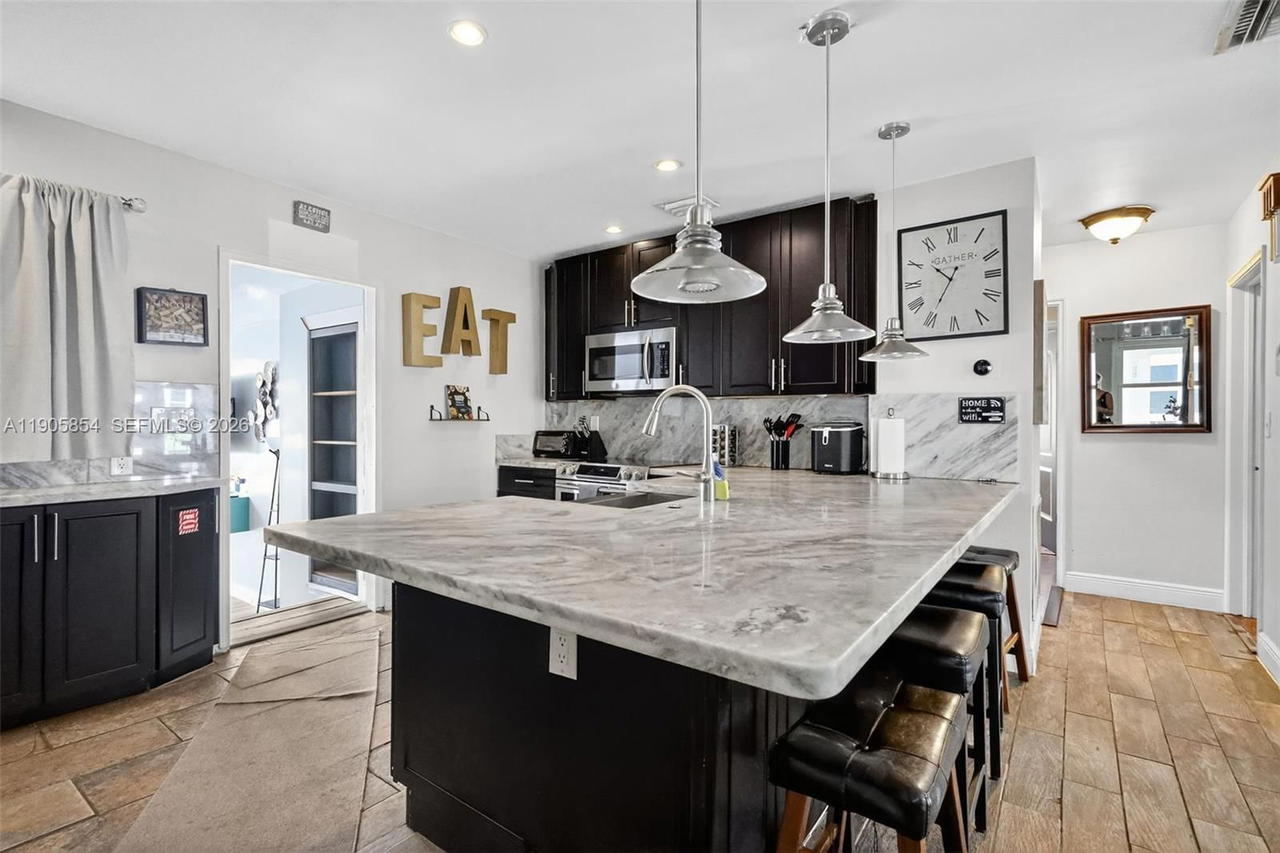 Real estate property located at 1949 Wiley St, Broward, Hollywood View, Hollywood, FL