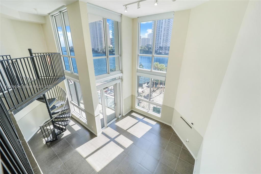 Real estate property located at 300 Biscayne Blvd L-414, Miami-dade, Met 1 Condo, Miami, FL