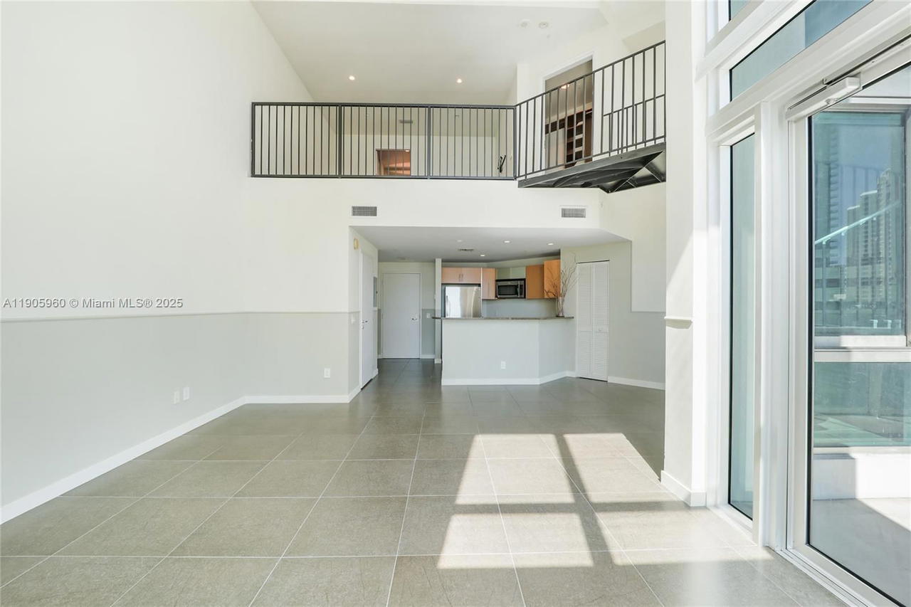 Real estate property located at 300 Biscayne Blvd L-414, Miami-dade, Met 1 Condo, Miami, FL