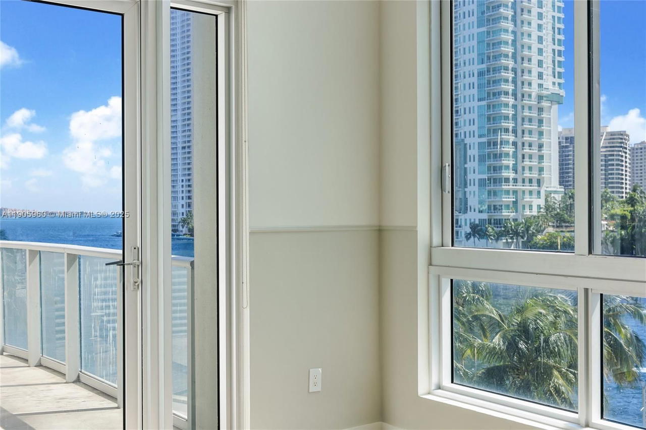 Real estate property located at 300 Biscayne Blvd L-414, Miami-dade, Met 1 Condo, Miami, FL
