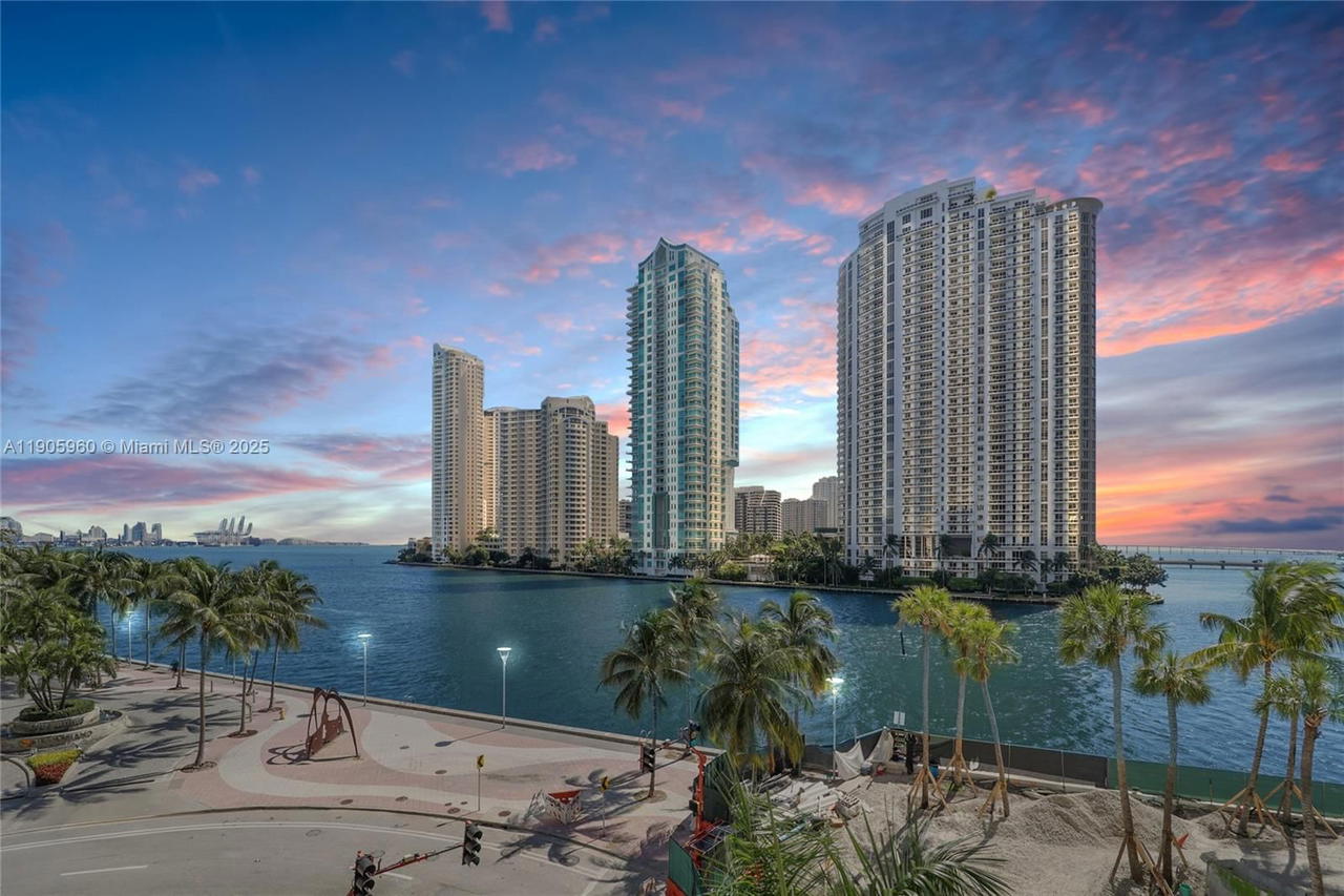 Real estate property located at 300 Biscayne Blvd L-414, Miami-dade, Met 1 Condo, Miami, FL