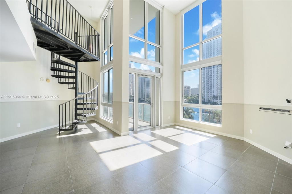 Real estate property located at 300 Biscayne Blvd L-414, Miami-dade, Met 1 Condo, Miami, FL
