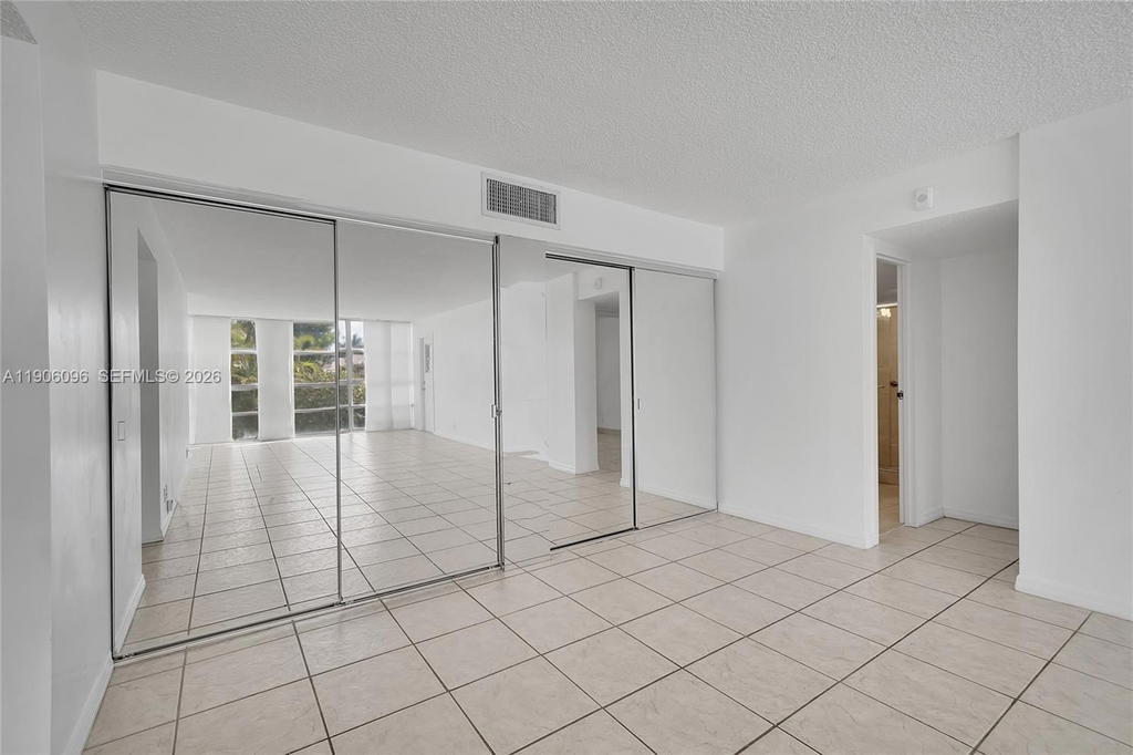 Real estate property located at 2001 Atlantic Shores Blvd #220, Broward, Desoto Park North Condo, Hallandale Beach, FL