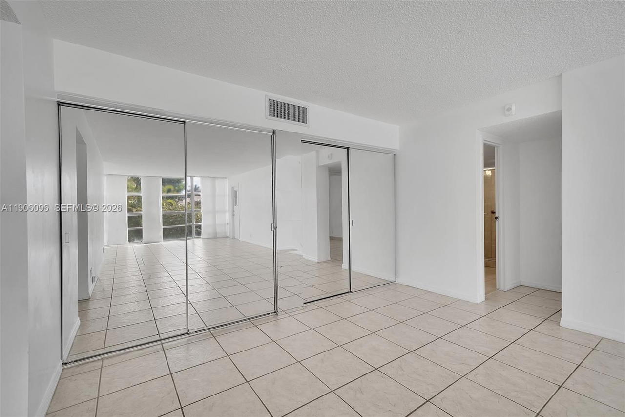 Real estate property located at 2001 Atlantic Shores Blvd #220, Broward, Desoto Park North Condo, Hallandale Beach, FL