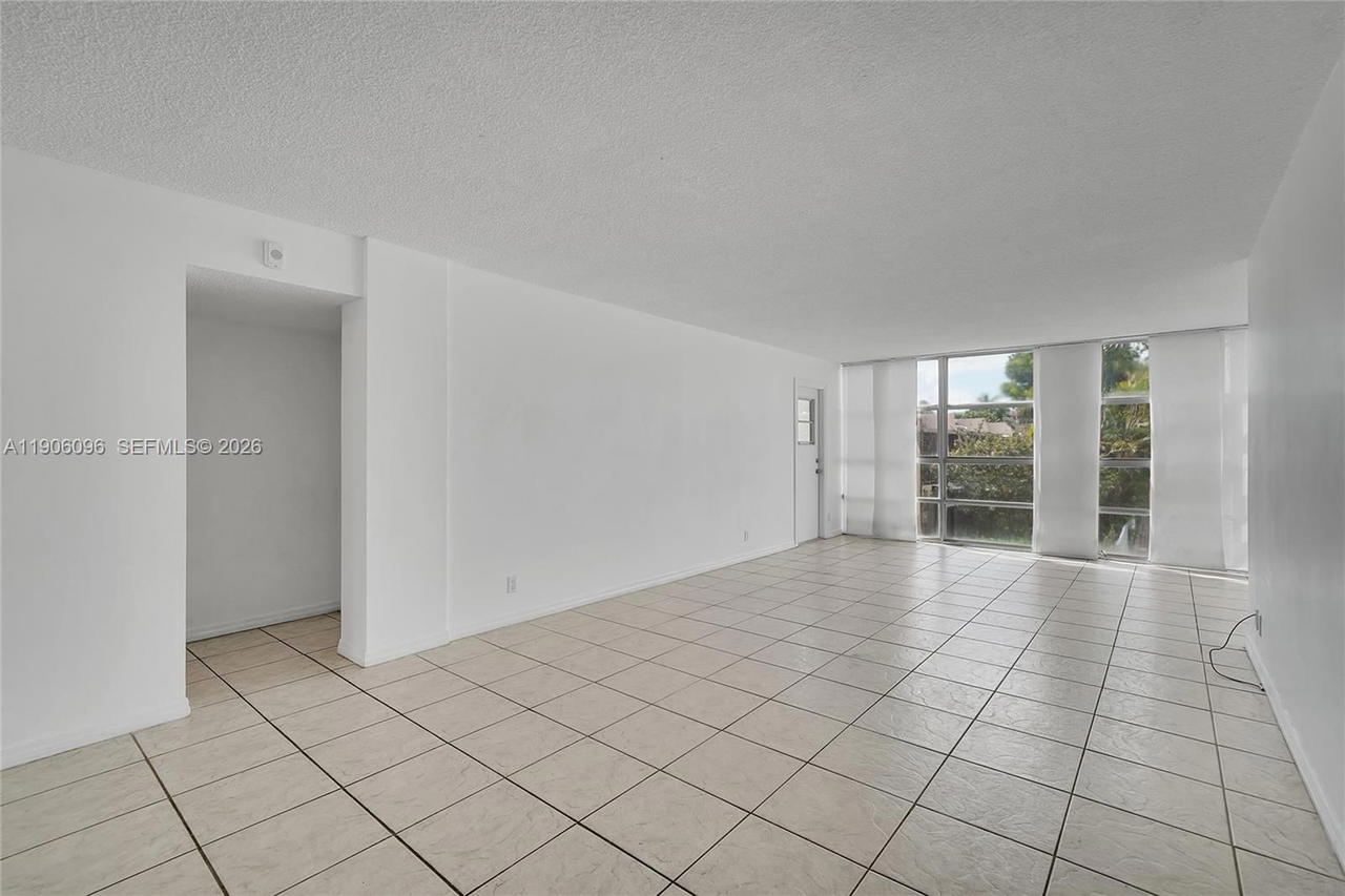 Real estate property located at 2001 Atlantic Shores Blvd #220, Broward, Desoto Park North Condo, Hallandale Beach, FL