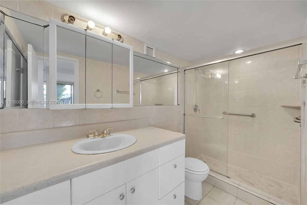 Real estate property located at 2001 Atlantic Shores Blvd #220, Broward, Desoto Park North Condo, Hallandale Beach, FL