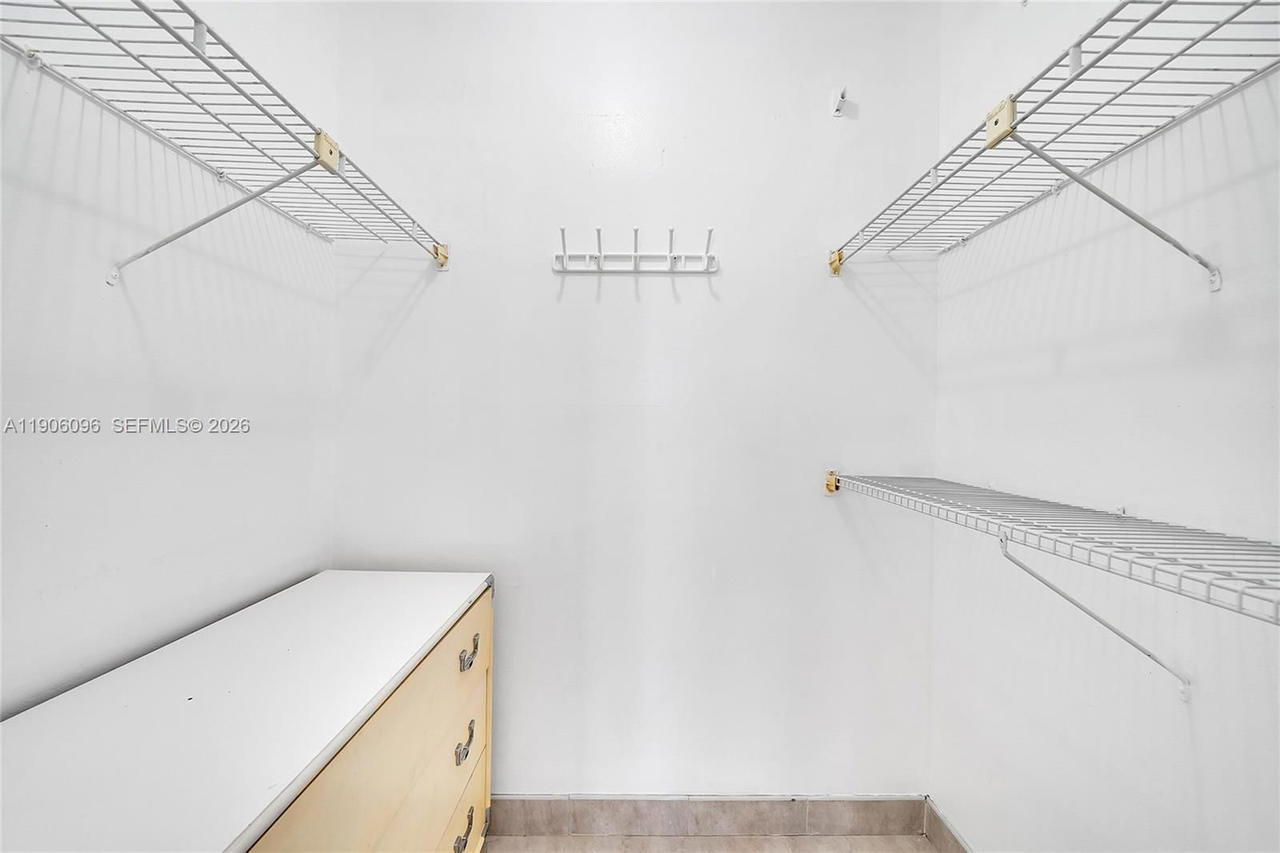 Real estate property located at 2001 Atlantic Shores Blvd #220, Broward, Desoto Park North Condo, Hallandale Beach, FL