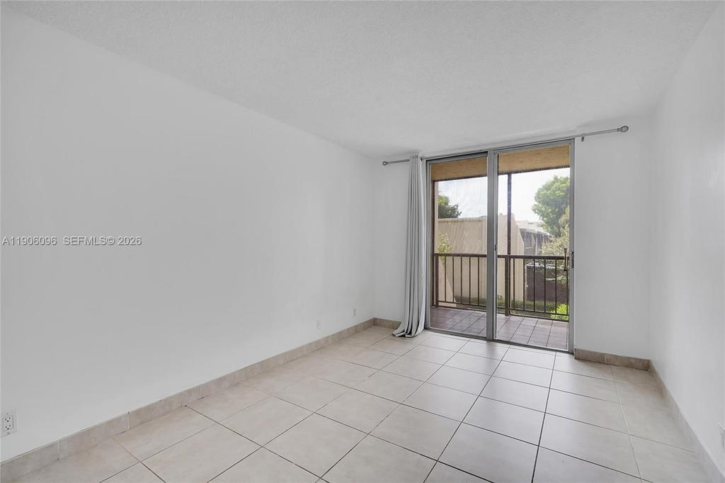 Real estate property located at 2001 Atlantic Shores Blvd #220, Broward, Desoto Park North Condo, Hallandale Beach, FL