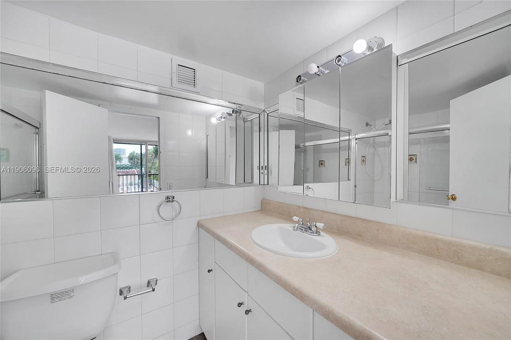 Real estate property located at 2001 Atlantic Shores Blvd #220, Broward, Desoto Park North Condo, Hallandale Beach, FL