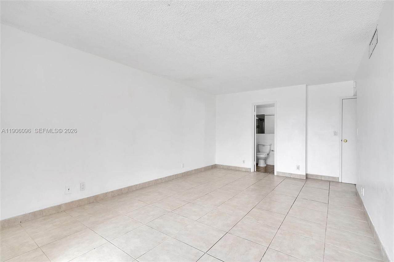 Real estate property located at 2001 Atlantic Shores Blvd #220, Broward, Desoto Park North Condo, Hallandale Beach, FL