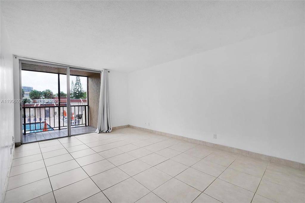 Real estate property located at 2001 Atlantic Shores Blvd #220, Broward, Desoto Park North Condo, Hallandale Beach, FL