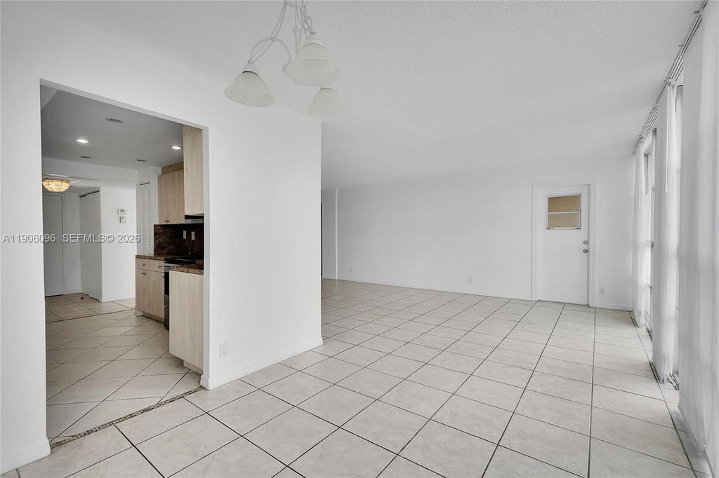 Real estate property located at 2001 Atlantic Shores Blvd #220, Broward, Desoto Park North Condo, Hallandale Beach, FL