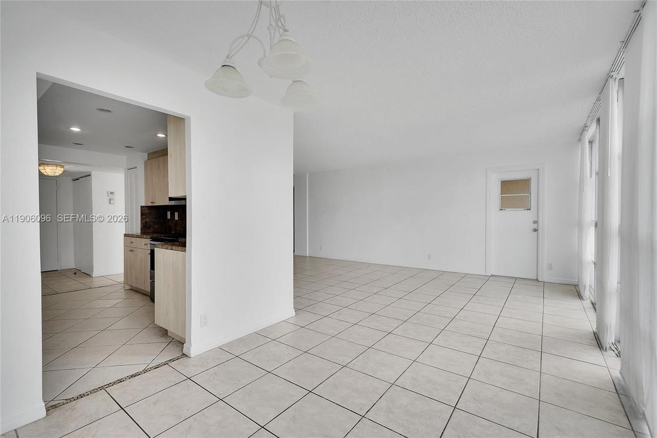 Real estate property located at 2001 Atlantic Shores Blvd #220, Broward, Desoto Park North Condo, Hallandale Beach, FL