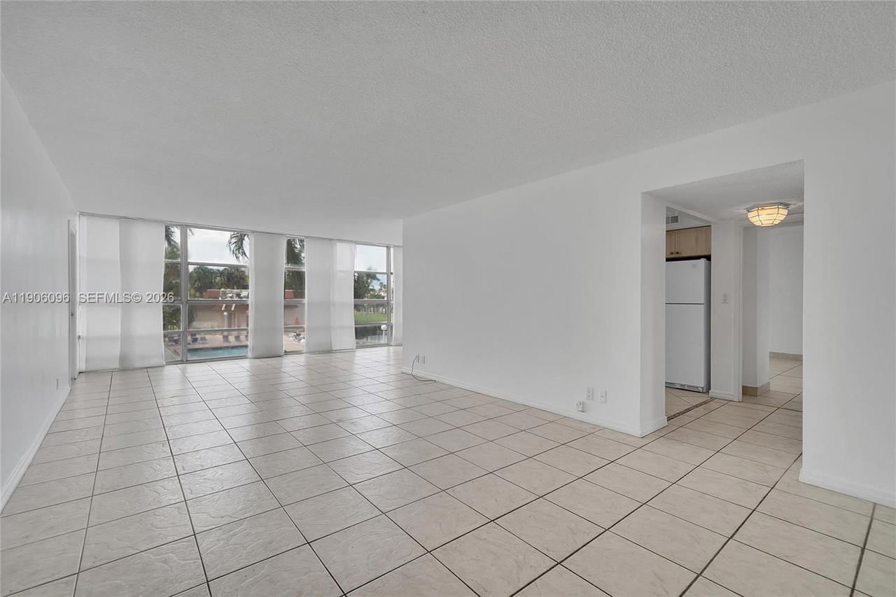 Real estate property located at 2001 Atlantic Shores Blvd #220, Broward, Desoto Park North Condo, Hallandale Beach, FL