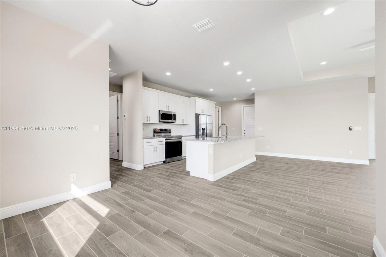 Real estate property located at 626 Royce Rd, Hendry, Banyan Village, La Belle, FL