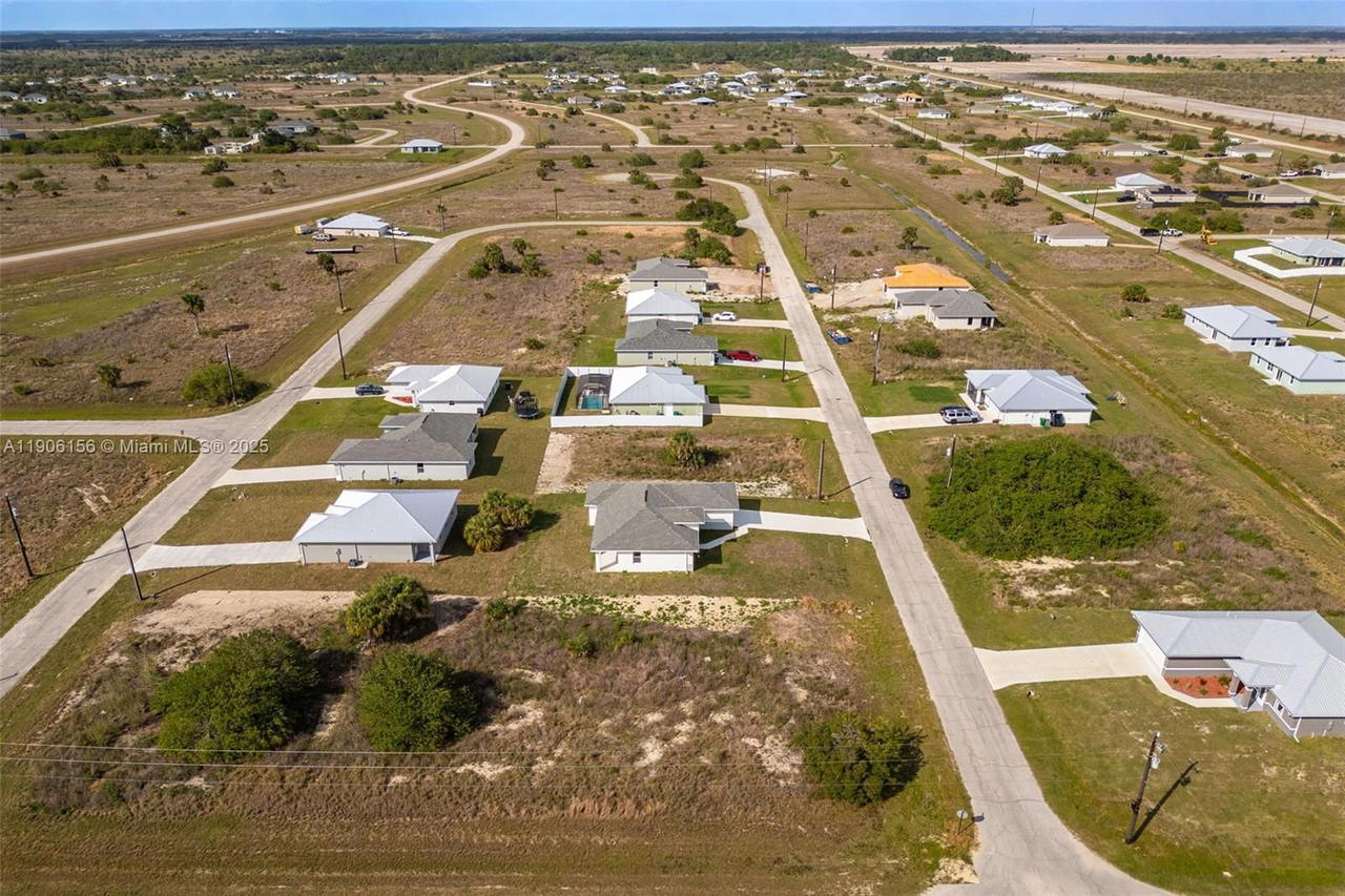 Real estate property located at 626 Royce Rd, Hendry, Banyan Village, La Belle, FL